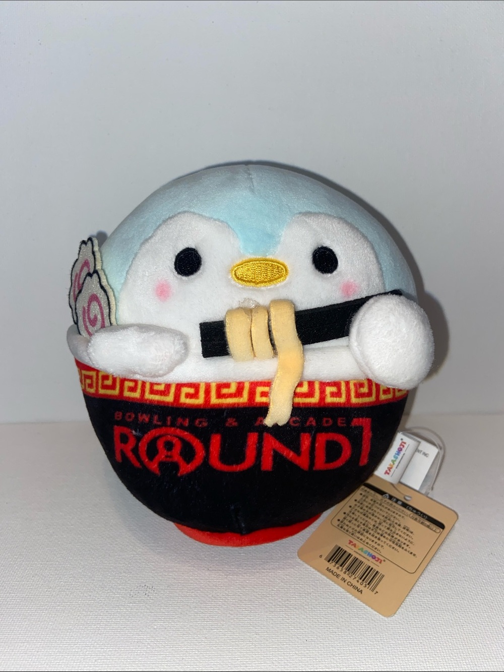 Round1 Arcade Ramen Eating Penguin Plush - Light Blue & White NWT 5”